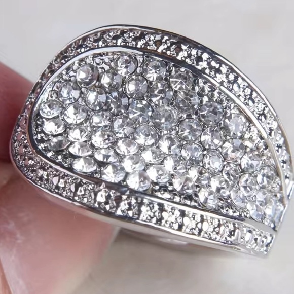 NWOT White Rhinestone ring - Picture 2 of 4